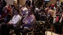 Sejumlah hadirin menyimak saat Ketum Asosiasi Dosen Indonesia Dino Patti Djalal memberikan sambutan dalam pembukaan pameran World Post Graduate 2018 di Jakarta, Sabtu (12/5). (Liputan6.com/Faizal Fanani)