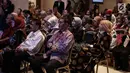 Sejumlah hadirin menyimak saat Ketum Asosiasi Dosen Indonesia Dino Patti Djalal memberikan sambutan dalam pembukaan pameran World Post Graduate 2018 di Jakarta, Sabtu (12/5). (Liputan6.com/Faizal Fanani)