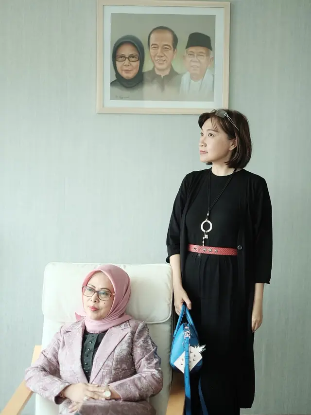 Natalia Tjahja (berdiri), pendiri Yayasan Maria Monique Lastwish yang menggagas Asia Cooking Journeys. (Dok: Yayasan Maria Monique Lastwish)