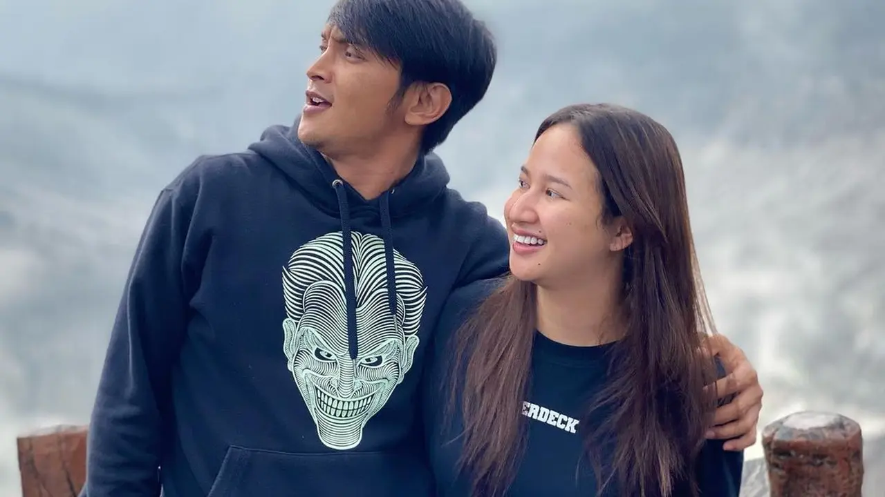 7 Potret Reiner Manopo dan Istri Saat Liburan, Tampil Simpel - Hot ...