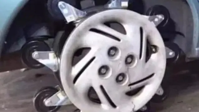7 Cara Nyeleneh Orang Ganti Roda Mobil dalam Keadaan Darurat Ini Kreatif Banget