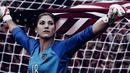 Hope Solo, kiper Timnas Amerika Serikat ini menjadi kiper utama sejak tahun 2000. Meraih medali emas Olimpiade 2008 dan 2012, runner-up Piala Dunia Wanita 2011, dan Golden Glove Piala Dunia Wanita 2011. (Nike)