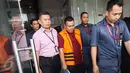 Ekspresi Marisi Matondang usai menjalani pemeriksaan di KPK, Jakarta, Kamis (2/3). Marisi diperiksa sebagai tersangka atas kasus pengadaan alat kesehatan RS Khusus Pendidikan Penyakit Infeksi dan Pariwisata Universitas Udayana. (Liputan6.com/Helmi Afandi)