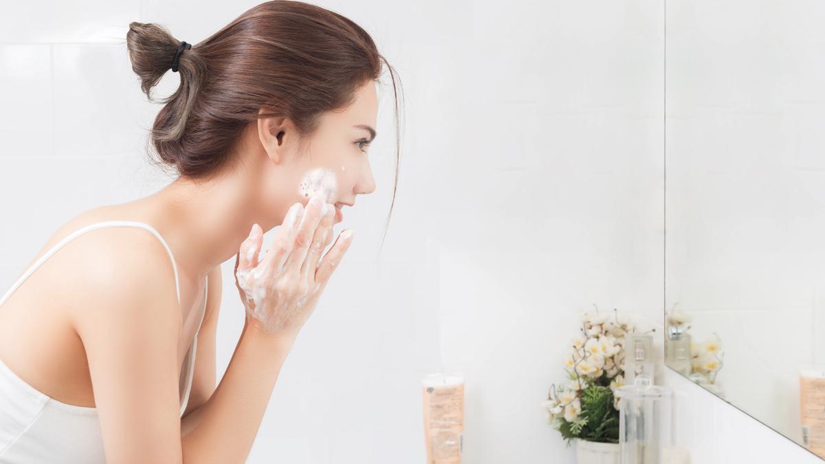 Wondermis Facial Wash sebagai Pilihan Cleansing Gentle yang Aman Dipakai Pagi hingga Malam saat Liburan