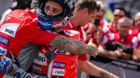 Ekspresi Andrea Dovizioso setelah merebut pole pada kualifikasi MotoGP Ceska di Sirkuit Brno, Sabtu (4/8/2018). (Twitter/Ducati Motor)