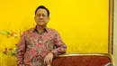 Liputan6.com mengabadikan gambar Ketua DPD RI Irman Gusman usai melakukan wawancara di kediaman pribadi, Jakarta, Rabu (3/12/2014).(Liputan6.com/Andrian M Tunay)