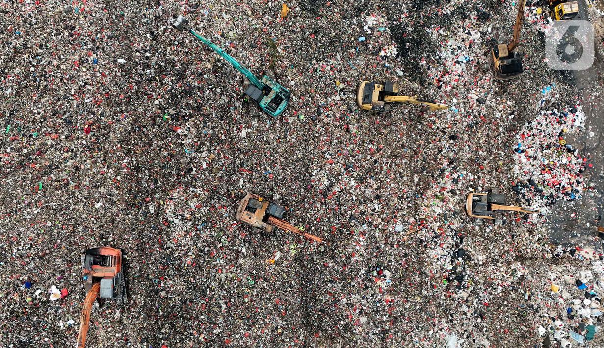 Ketinggian sampah di TPA Cipayung sudah mencapai lebih kurang 25 meter. (merdeka.com/Arie Basuki)