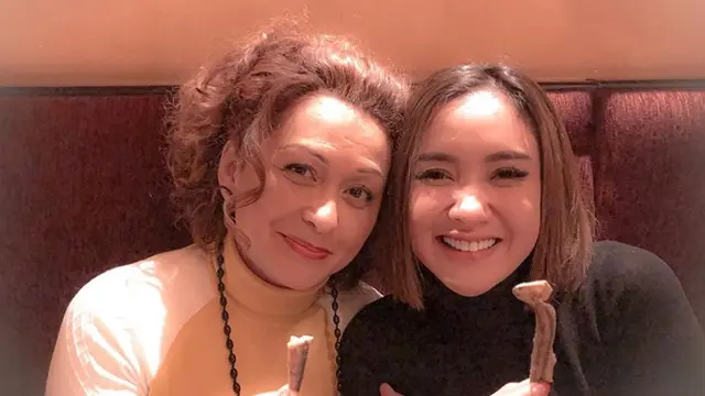 5 Momen Cita Citata Makan Malam Bareng Keluarga Sang Kekasih di Belanda, Akrab Banget
