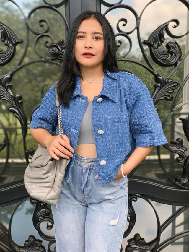 FOTO: Gaya Kasual Prilly Latuconsina, Simpel dan Stylish