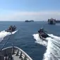Kapal Angkatan Laut (KAL) Rajegwesi menyisir laut Selat Bali untuk memastikan Patroli pada momen Libur panjang Nataru 2024 (Hermawan Arifianto/Liputan6.com)