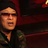 Sebelum meninggal, almarhum Deddy Dores sedang mengerjakan sebuah project. Rencananya, lagu ‘Bintang Kehidupan’ akan diterjemahkan ke dalam bahasa inggris. 