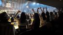 Sebanyak 3.600 orang fans hadir dan menjadi jumlah peserta terbanyak di antara seluruh acara sesi UNESCO. (AP Photo / Lewis Joly)