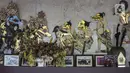 Sejumlah wayang dan foto-foto terlihat di Rumah Dinas Widya Candra tempat almarhum Menpan RB Tjahjo Kumolo dibawa dari Rumah Sakit Abdi Waluyo, Jakarta, Jumat (1/7/2022). Sebelumnya, Tjahjo Kumolo memang diketahui tengah menjalani perawatan intensih dalam beberapa hari terakhir. (Liputan6.com/Johan Tallo)