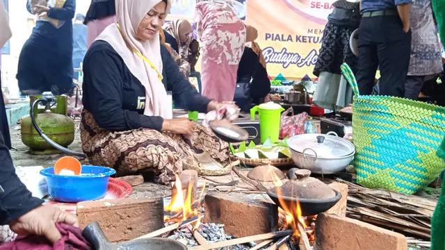 Kesibukan tampak dari peserta Festival Tet Apam Se-Kota Banda Aceh, Sabtu (5/3/2022)