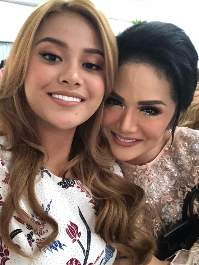 6 Potret Krisdayanti dan Aurel Hermasnyah, Dari Dulu Hingga Kini