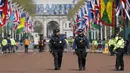 Minggu ini ribuan polisi, termasuk penembak jitu di atap gedung dan petugas bersenjata lainnya, mulai dikerahkan di pusat kota London  (Photo by Odd ANDERSEN / AFP)