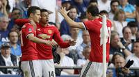 Para pemain Manchester United merayakan gol Ander Herrera (kiri) saat melawan Tottenham pada semifinal Piala FA di Wembley stadium, London, (21/4/2018). MU menang 2-1. (AP/Kirsty Wigglesworth)