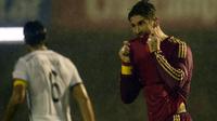 Sergio Ramos gigit baju di laga Spanyol vs Jerman (JAVIER SORIANO / AFP)
