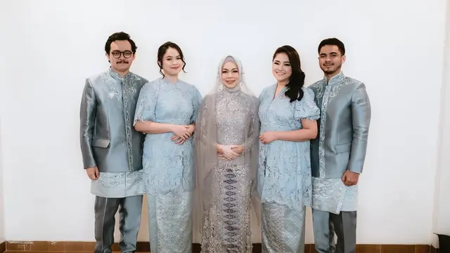 Inspirasi Baju Brokat ala Marshanda