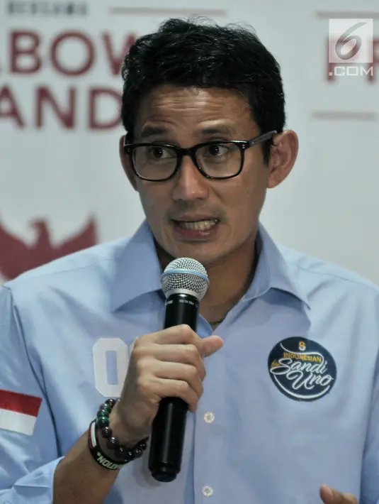 Cawapres nomor urut 2 Sandiaga Uno memaparkan penerimaan dan pengeluaran dana kampanye pasangan Prabowo-Sandiaga di Jakarta, Rabu (28/11). Penerimaan dana kampanye pribadi Sandiaga sebesar Rp 28,5 miliar. (merdeka.com/Iqbal S Nugroho)