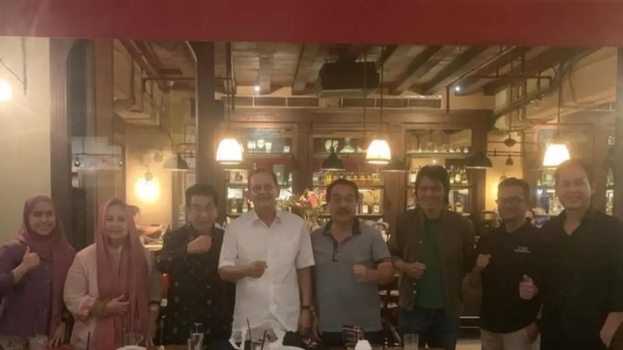 Potret Yessy Gusman Kumpul Bareng dengan Sederet Artis Senior, Kehadiran Once Mekel Curi Atensi (credit: https://www.instagram.com/yessy_gusman/).