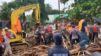 Relawan Temukan Jasad Nelayan Korban Tsunami di Tanjung Lesung