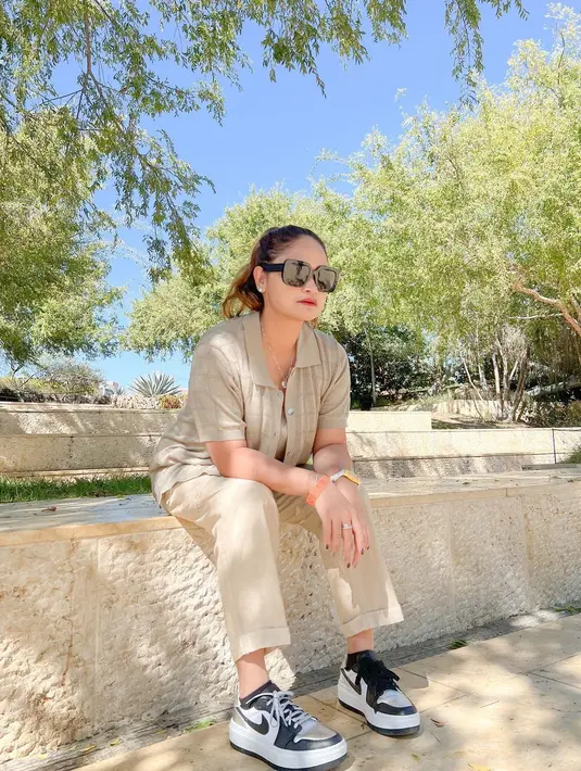 Meskipun sudah punya banyak anak, penampilan Ayu Natasya disebut bak ABG [instagram/revtiayunatasya]