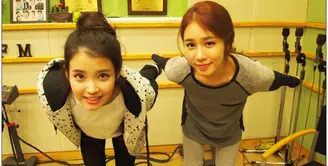 IU dan Yoo In Na memang menjalin persahabatan yang sangat dekat. Bahkan IU menyebut jika Yoo In Na merupakan sumber inspirasinya. (Foto: Soompi.com)