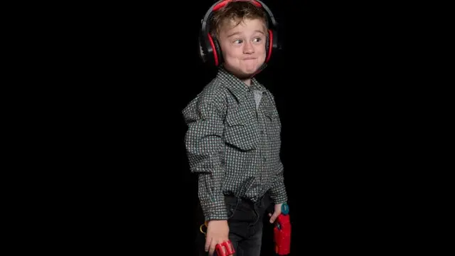 Ilustrasi Model Baju Anak Laki-Laki (Credit: Zachary Kadolph/Unsplash)