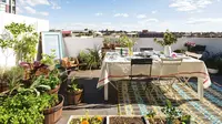 Jangan bayangkan roof gardennya akan heboh layaknya roof garden di hotel mewah.