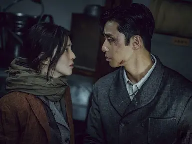 Hubungan Tae Sang dan Chae Ok dalam Gyeongseong Creature membuat penonton penasaran. Chemistry yang dibangun keduanya menjadi salah satu poin utama dalam cerita ini.