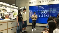 Padu Padan Sneakers yang Jadi Elemen Fashion Statement Modern