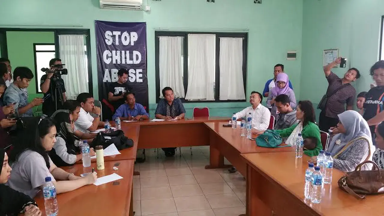 Orangtua korban vaksin palsu mendatangi Komnas PA, Jakarta. (Liputan6.com/Nanda Perdana)
