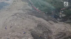 Pandangan udara terlihat kondisi terkini TPST Bantar Gebang, Bekasi, Jawa Barat, Selasa (4/6/2019). Tampak kondisi TPST Bantar Gebang kian rapih, perapihan dilakukan dengan membuat bentuk seperti tangga dan semakin kecil pada bagian atasnya, mirip bentuk piramida. (Liputan6.com/Faizal Fanani)