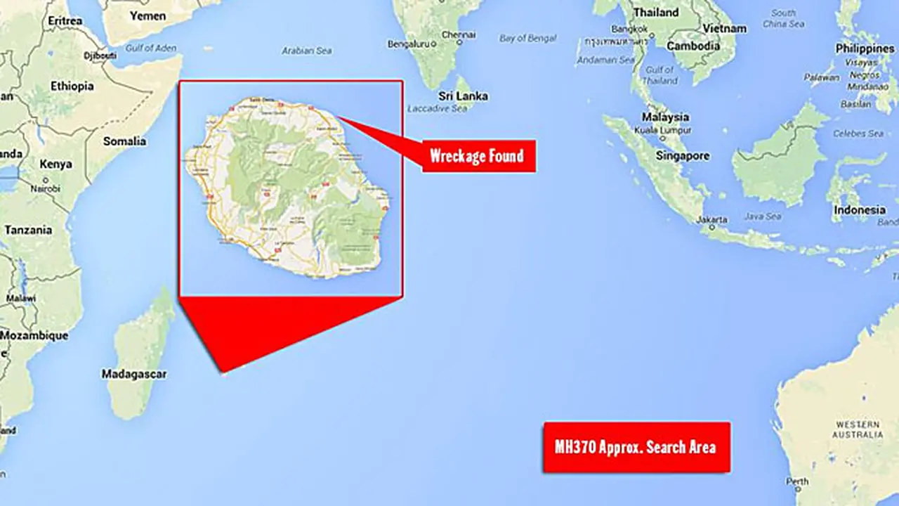 Benda Diduga Puing Malaysia Airlines MH370 di La Reunion, Prancis dekat Samudera Hindia.