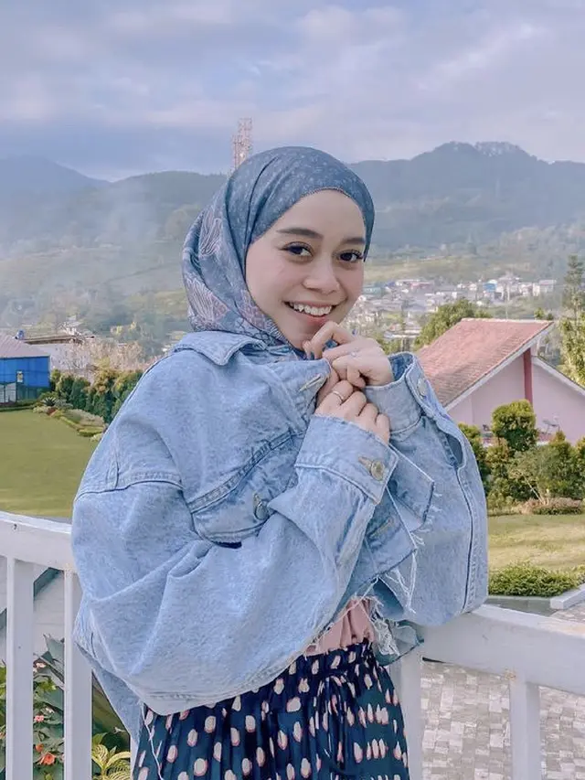 Padu Padan Jaket Jeans untuk Hijabers