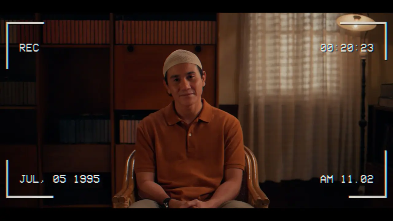 Vino G. Bastian dalam film "Sabtu Bersama Bapak". (Foto: Prime Video)
