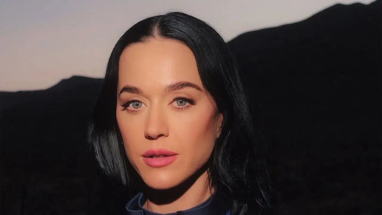 Gaya Katy Perry dan 5 Perempuan Lainnya Berbalut Pakaian Luar Angkasa Rancangan Desainer