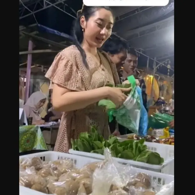 Viral Pernikahan Bertema 70 yang Disebut Bakal Jadi Tren, Banyak Anyaman Bambu dan Dedaunan.  foto: (dok.Instagram @@zahro_89/https://www.instagram.com/reel/DFAbtUWSaOq/Henry)