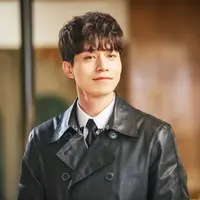 Lee Dong Wook di drama Goblin. (via Twitter/CJnDrama)