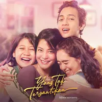 Poster film Yang Tak Tergantikan. (Foto: Dok. Falcon Pictures)