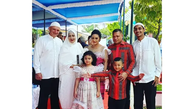 Sempat Berseteru, Ini 6 Potret Kedekatan Krisdayanti dan Mantan Istri Raul Lemos