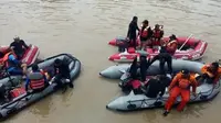 Sepak Terjang Tim Selam Pemkot Surabaya, Evakuasi Mobil dan Penumpang di Sungai