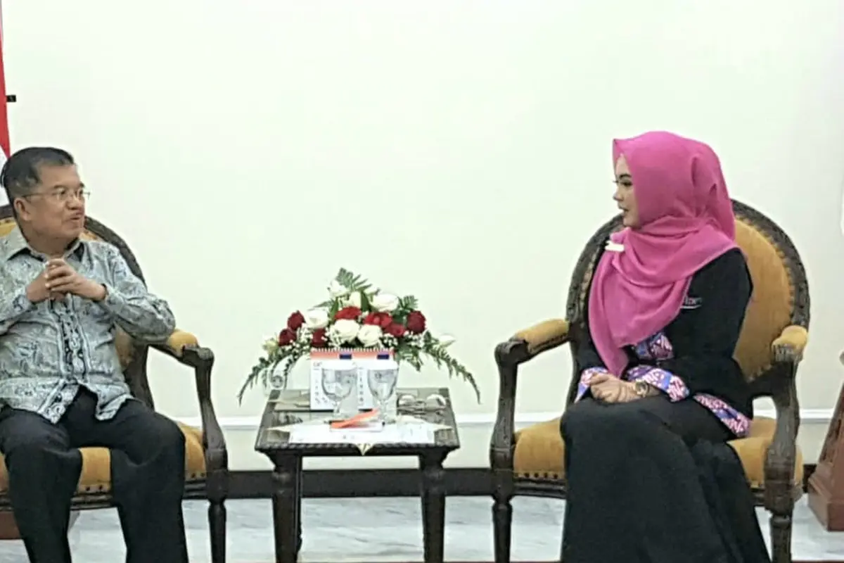 Wapres Jusuf Kalla menerima kunjungan Ikatan Pengusaha Muslimah Indonesia (IPEMI) di kantornya.