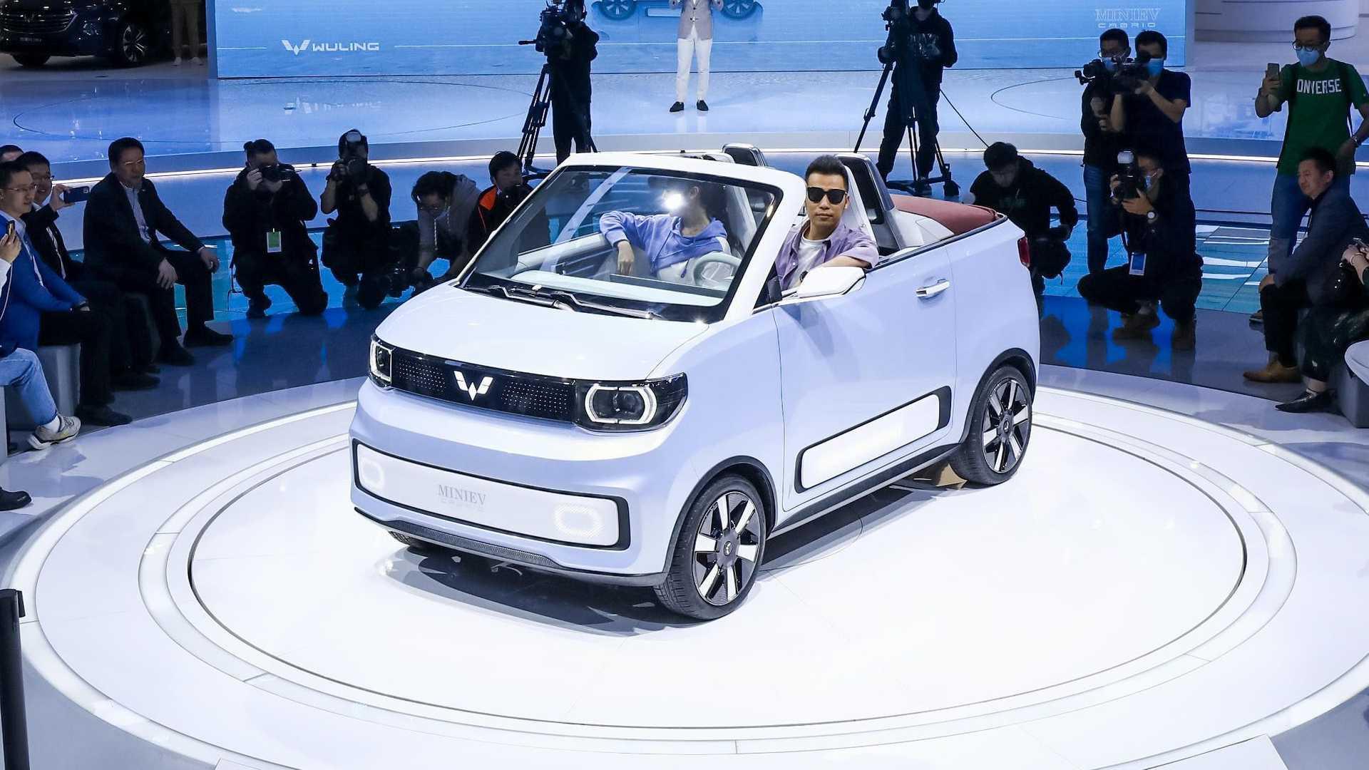 Wuling Hongguang Mini EV Cabrio Concept di Shang Hai Auto Show (insideevs.com)