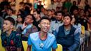 Ekspresi kecewa fans Manchester City saat timnya kebobolan ketika Roaring Night Liga Inggris antara Man City melawan Chelsea di Hotel Ibis, Tanah Abang, Jakarta, Minggu (18/02/2024) dini hari WIB. (Bola.com/Bagaskara Lazuardi)