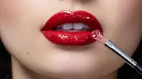 Berikut 5 warna lipstik yang harus Anda miliki.