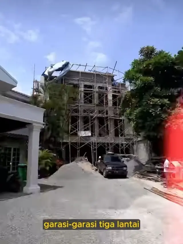 Irwansyah bangun garasi mobil Raffi Ahmad dan Nagita Slavina. [Foto: Instagram/irwansyah_15]