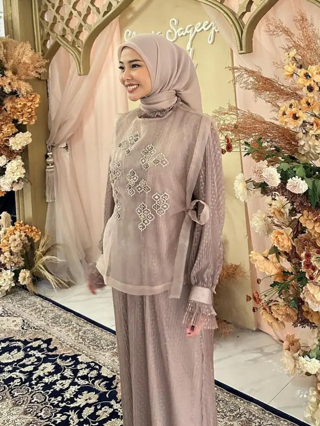 Inspirasi Outfit Lebaran Tidak Mengenakan Abaya dari Dara Arafah