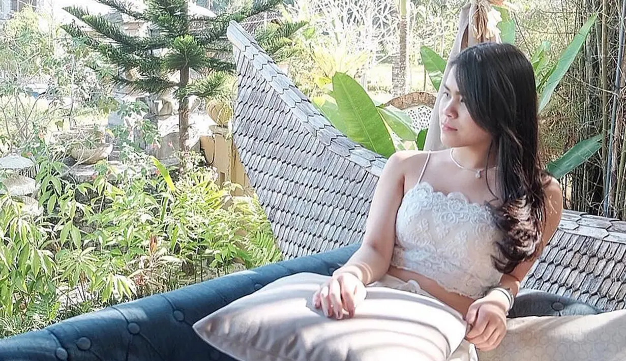 Chen Giovani ternyata masih berusia 23 tahun dan banyak warganet yang mendoakan agar menjadi menantunya Hotman Paris. (Liputan6.com/IG/@chengiovanis)